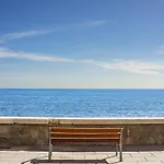 Cubo's Mayoral Front Line Apartment Marbella