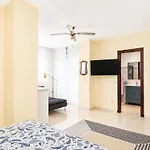 Cubo's Mayoral Front Line Apartment *