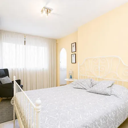 Apartment Cubo's Mayoral Front Line *