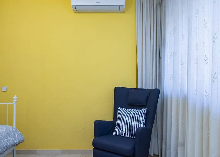 Cubo's Mayoral Front Line شقة