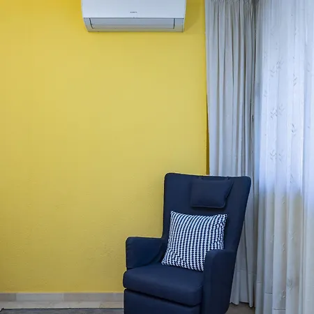 Cubo's Mayoral Front Line Appartement