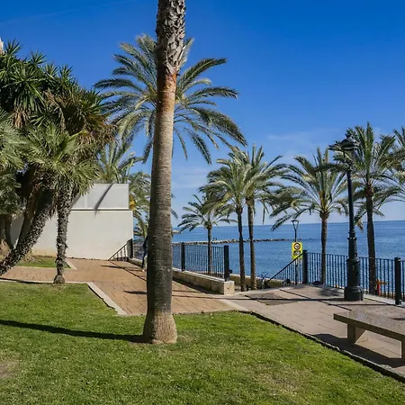 Cubo's Mayoral Front Line Appartement *