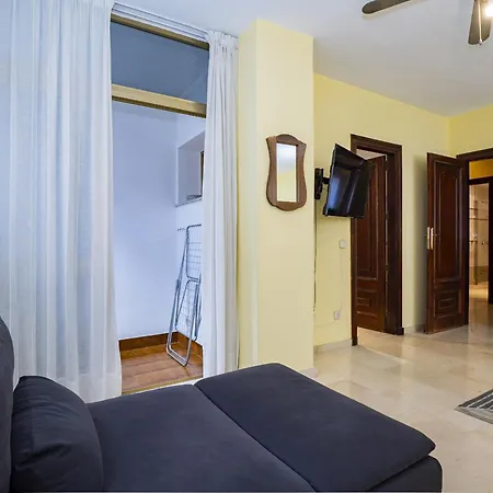 Cubo's Mayoral Front Line Appartement *